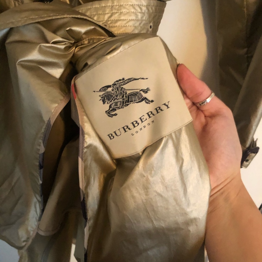 NWOT authentic Burberry trench coat - Picture 8 of 9